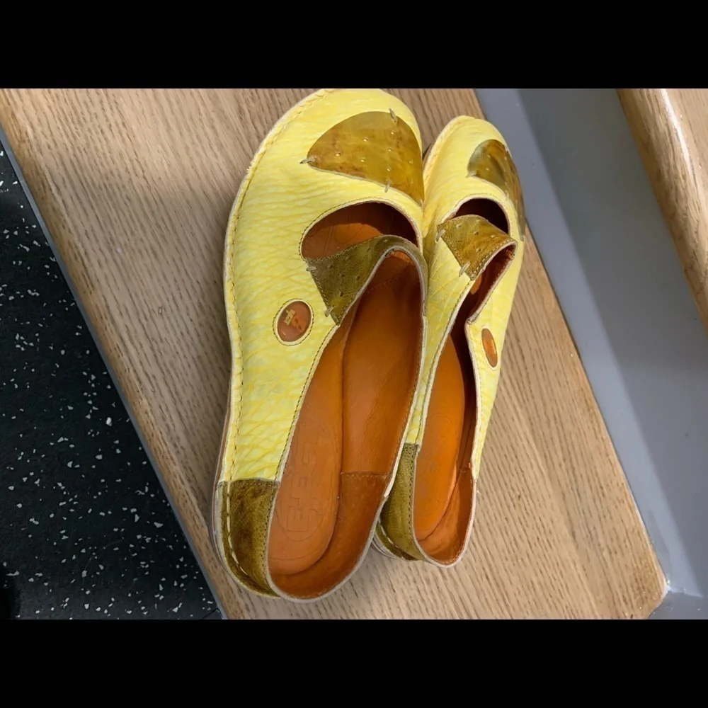 Eject Clogs - Picture 3 of 10